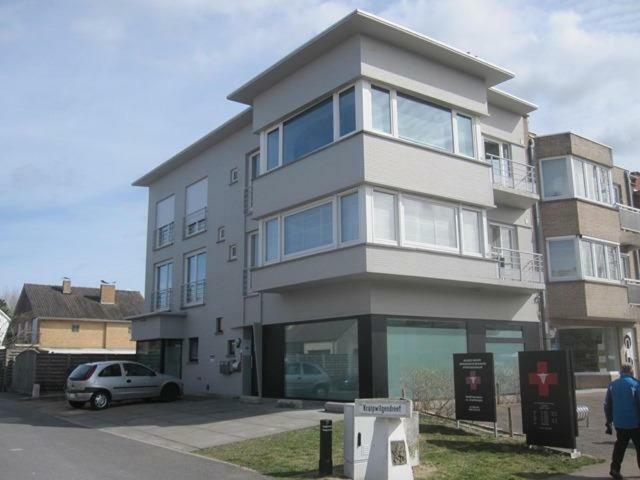 Zonnig Appartement Met 3 Slaapkamers En Gratis Parking Oostduinkerke-Bad Esterno foto